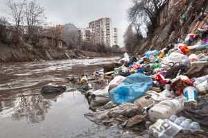 how many tons of rubbish are dumped in the ocean
